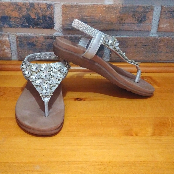 Size 36 Lady comfort flower detail sandals - Picture 2 of 16